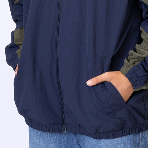 AWAY DAYS ナイロンウーブンジャケット