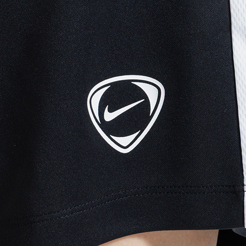 アカデミー+ ショートパンツ