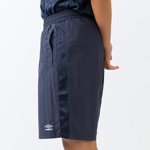 AWAY DAYS ナイロンウーブンショートパンツ