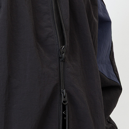 AWAY DAYS ナイロンウーブンジャケット