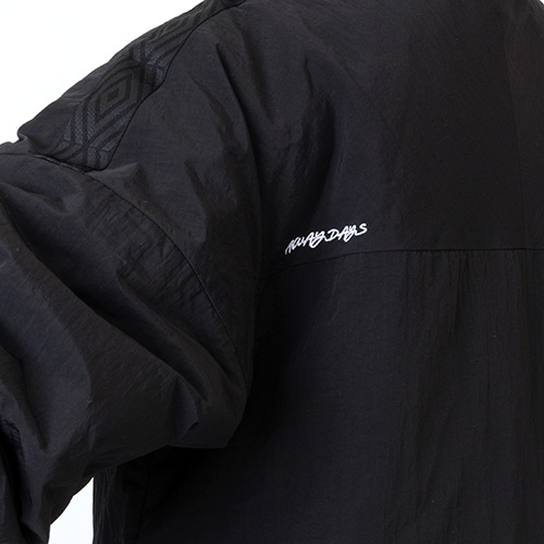 AWAY DAYS ナイロンウーブンハーフコート