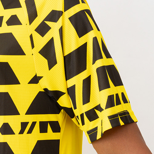 25-26 ドルトムント プレマッチシャツ