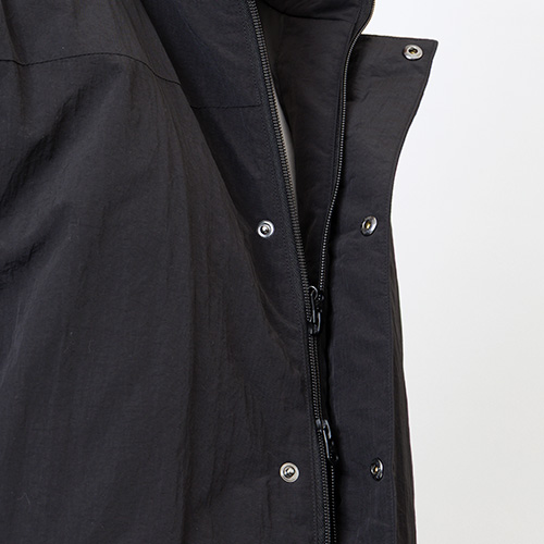 AWAY DAYS ナイロンウーブンハーフコート