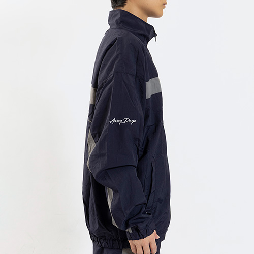 AWAY DAYS ナイロンウーブンジャケット